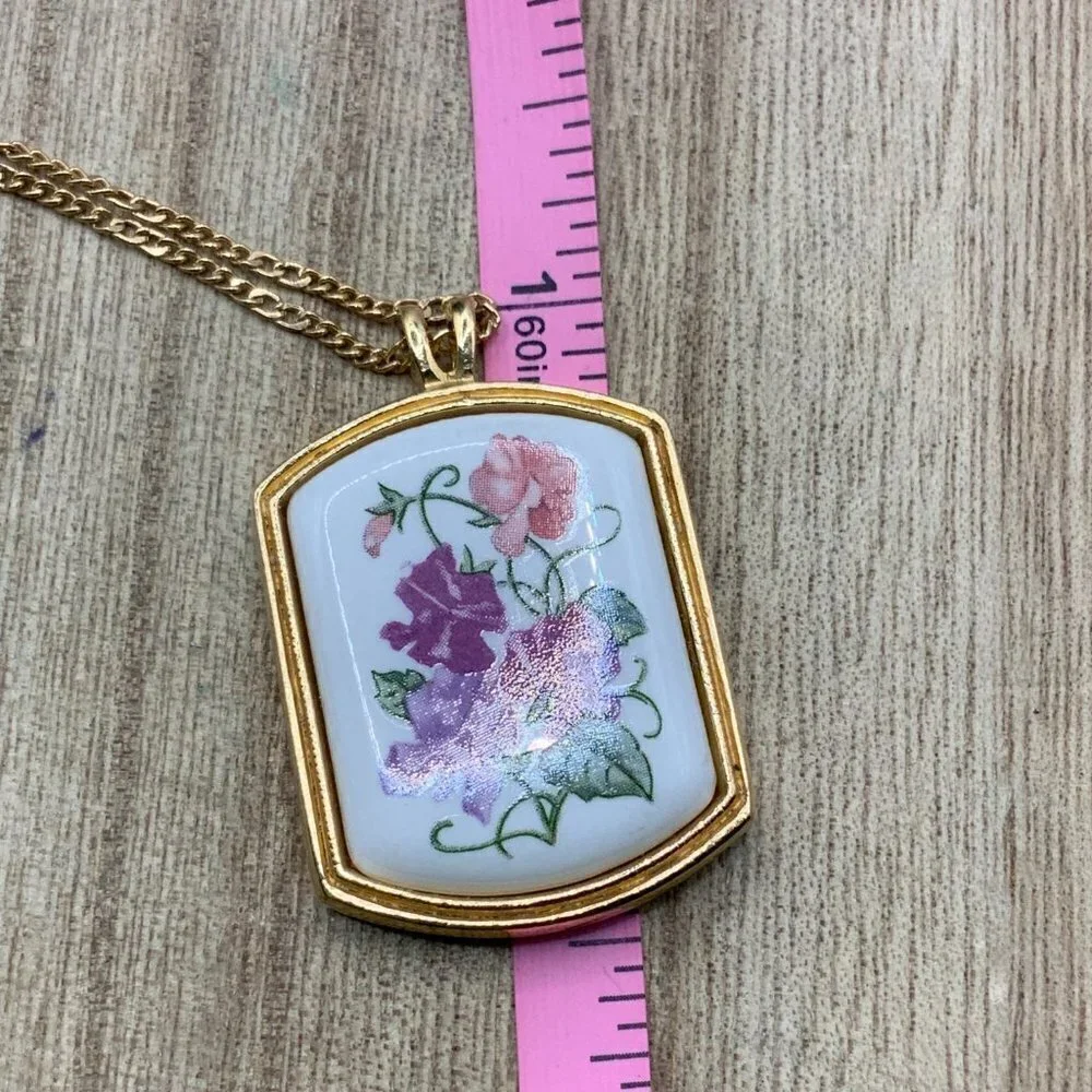 Avon Floral Purple Pink Gold Tone Porcelain Pendant Necklace
